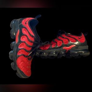 Men’s size 8 Nike Air Vapor Max Plus varsity red tennis shoes